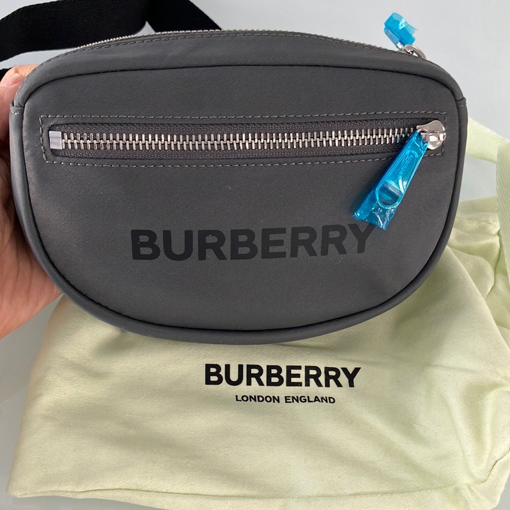 100% Authentic!Burberry Gray Belt Bag with Black Strap and Silver Zipper - Picture 10 of 12